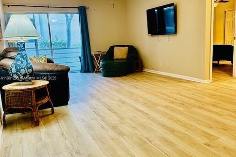 Condo in Deerfield Beach, Florida, 1 bedroom  № 1953338 - photo 2