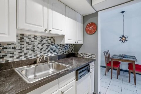Condominio en venta en Miami, Florida, 1 dormitorio, 57.6 m2 № 2056477 - foto 10
