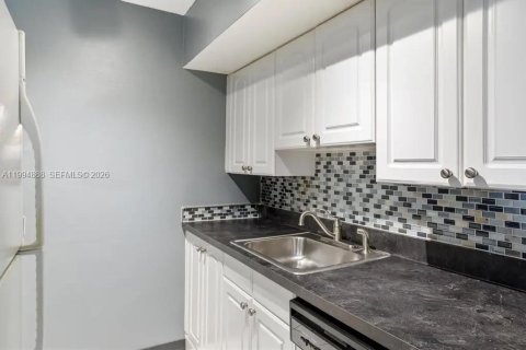Condominio en venta en Miami, Florida, 1 dormitorio, 57.6 m2 № 2056477 - foto 11