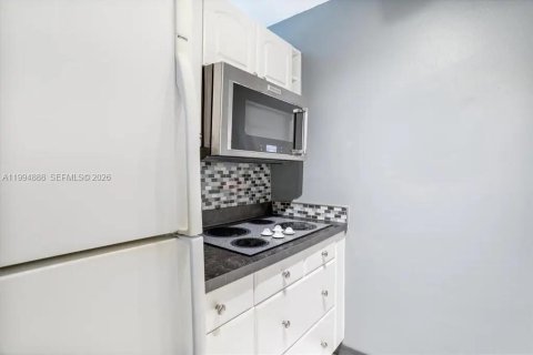 Condominio en venta en Miami, Florida, 1 dormitorio, 57.6 m2 № 2056477 - foto 12