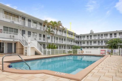 Condominio en venta en Miami, Florida, 1 dormitorio, 57.6 m2 № 2056477 - foto 1