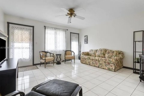 Condominio en venta en Miami, Florida, 1 dormitorio, 57.6 m2 № 2056477 - foto 5