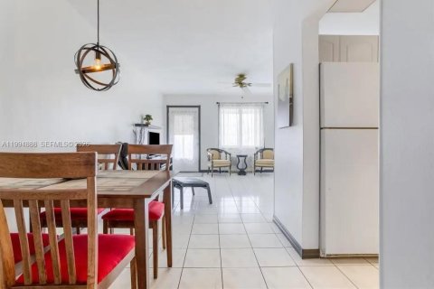 Condominio en venta en Miami, Florida, 1 dormitorio, 57.6 m2 № 2056477 - foto 8