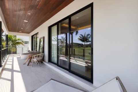 Casa en venta en Miami Beach, Florida, 4 dormitorios, 312.8 m2 № 1863339 - foto 25
