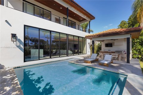 Casa en venta en Miami Beach, Florida, 4 dormitorios, 312.8 m2 № 1863339 - foto 1