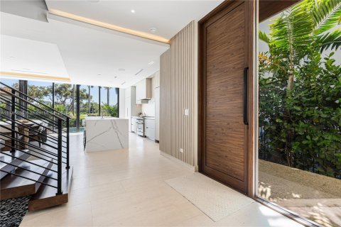 Casa en venta en Miami Beach, Florida, 4 dormitorios, 312.8 m2 № 1863339 - foto 3