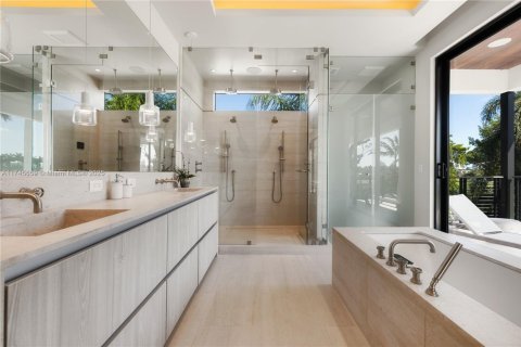 Casa en venta en Miami Beach, Florida, 4 dormitorios, 312.8 m2 № 1863339 - foto 23