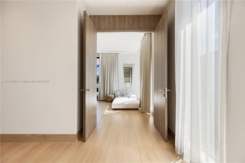 Casa en venta en Miami Beach, Florida, 4 dormitorios, 312.8 m2 № 1863339 - foto 17