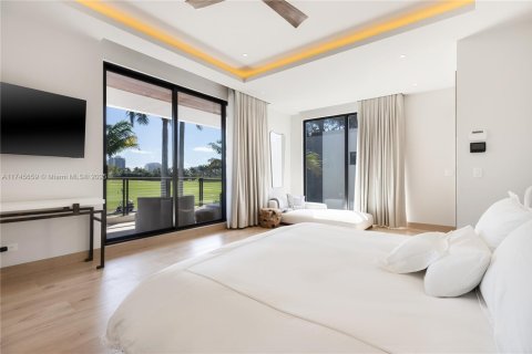 Casa en venta en Miami Beach, Florida, 4 dormitorios, 312.8 m2 № 1863339 - foto 16