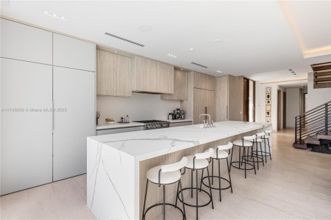 Casa en venta en Miami Beach, Florida, 4 dormitorios, 312.8 m2 № 1863339 - foto 7