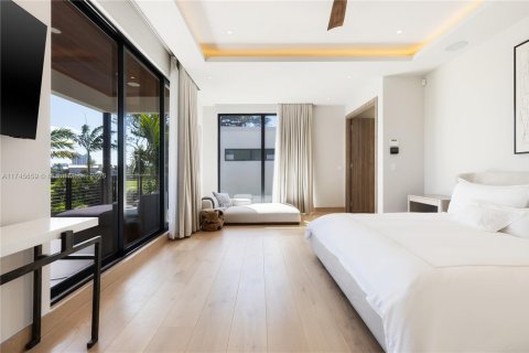 Casa en venta en Miami Beach, Florida, 4 dormitorios, 312.8 m2 № 1863339 - foto 18