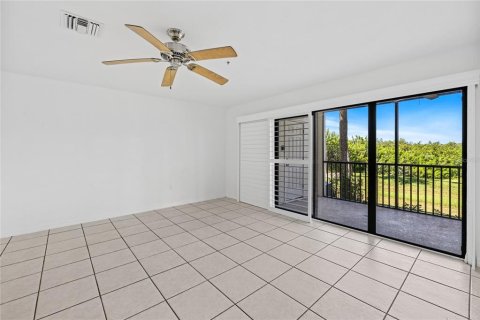 Condo in New Smyrna Beach, Florida, 2 bedrooms  № 2228011 - photo 19