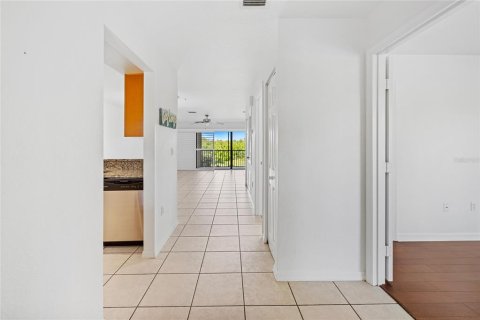 Condo in New Smyrna Beach, Florida, 2 bedrooms  № 2228011 - photo 12