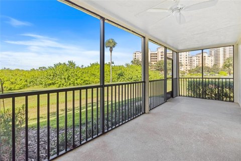 Condo in New Smyrna Beach, Florida, 2 bedrooms  № 2228011 - photo 30