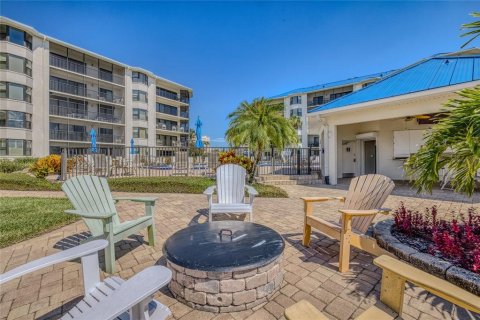 Condo in New Smyrna Beach, Florida, 2 bedrooms  № 2228011 - photo 9