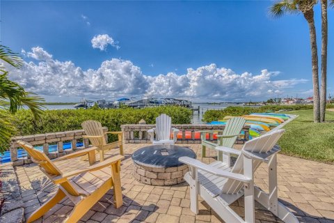 Condo in New Smyrna Beach, Florida, 2 bedrooms  № 2228011 - photo 11
