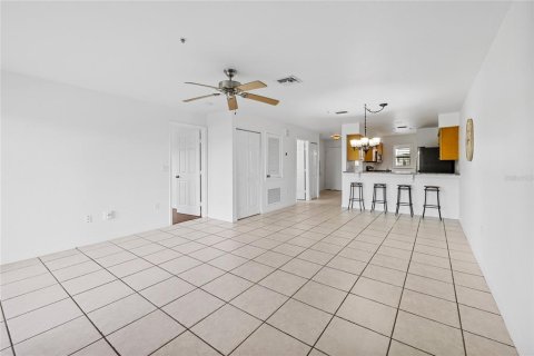 Condo in New Smyrna Beach, Florida, 2 bedrooms  № 2228011 - photo 18