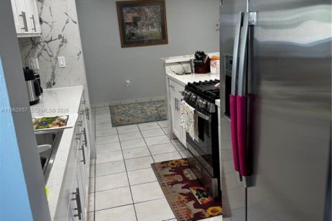 Купить таунхаус в Майами, Флорида 2 спальни, 104.42м2, № 2023945 - фото 22