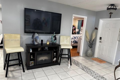 Купить таунхаус в Майами, Флорида 2 спальни, 104.42м2, № 2023945 - фото 15