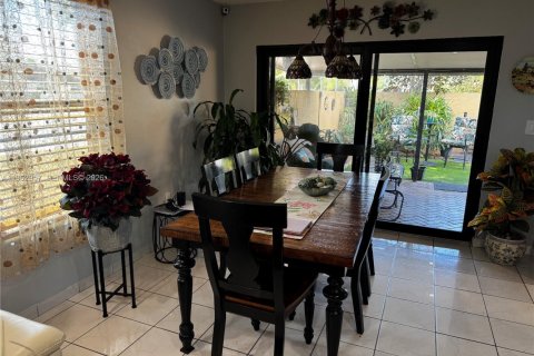 Купить таунхаус в Майами, Флорида 2 спальни, 104.42м2, № 2023945 - фото 11