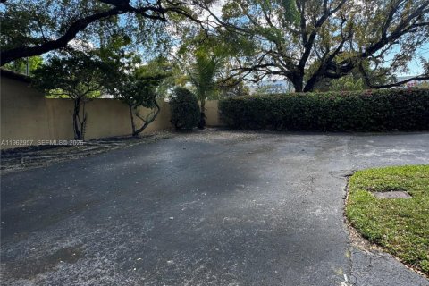 Купить таунхаус в Майами, Флорида 2 спальни, 104.42м2, № 2023945 - фото 10