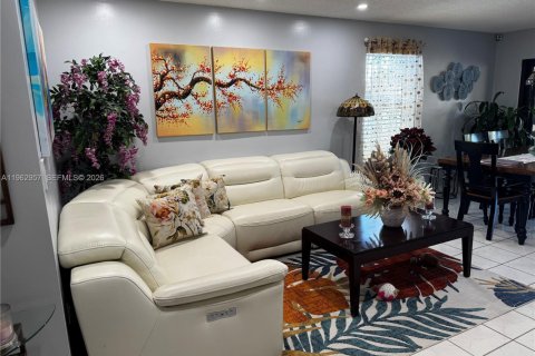 Купить таунхаус в Майами, Флорида 2 спальни, 104.42м2, № 2023945 - фото 12