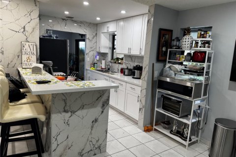 Купить таунхаус в Майами, Флорида 2 спальни, 104.42м2, № 2023945 - фото 18
