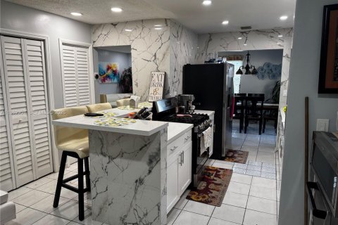 Купить таунхаус в Майами, Флорида 2 спальни, 104.42м2, № 2023945 - фото 20