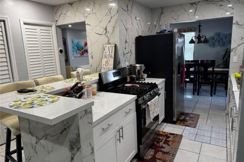 Купить таунхаус в Майами, Флорида 2 спальни, 104.42м2, № 2023945 - фото 19