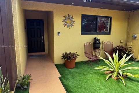 Купить таунхаус в Майами, Флорида 2 спальни, 104.42м2, № 2023945 - фото 2