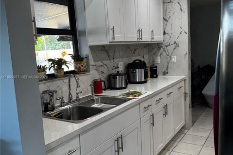 Купить таунхаус в Майами, Флорида 2 спальни, 104.42м2, № 2023945 - фото 17