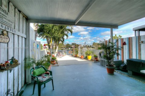 Adosado en venta en Hialeah, Florida, 2 dormitorios, 122.07 m2 № 2029987 - foto 9