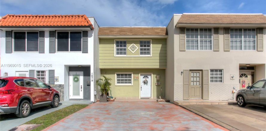 Adosado en Hialeah, Florida 2 dormitorios, 122.07 m2 № 2029987