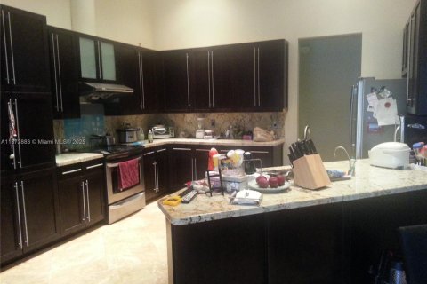 House in Plantation, Florida 4 bedrooms, 274.25 sq.m. № 1897700 - photo 4