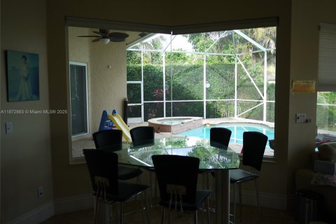 House in Plantation, Florida 4 bedrooms, 274.25 sq.m. № 1897700 - photo 8
