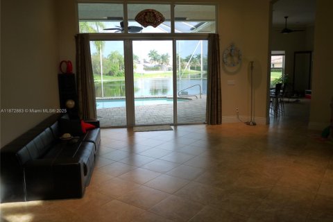 House in Plantation, Florida 4 bedrooms, 274.25 sq.m. № 1897700 - photo 6