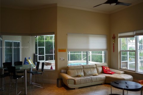 House in Plantation, Florida 4 bedrooms, 274.25 sq.m. № 1897700 - photo 9