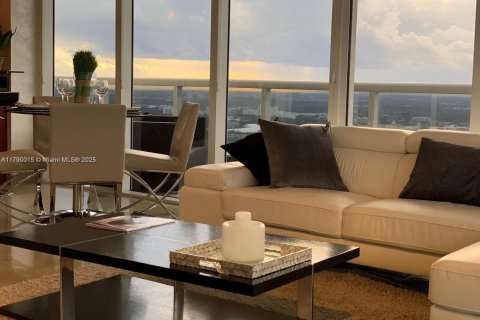 Condominio en alquiler en Hallandale Beach, Florida, 2 dormitorios, 135.45 m2 № 1696718 - foto 23