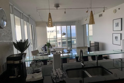 Condominio en alquiler en Hallandale Beach, Florida, 2 dormitorios, 135.45 m2 № 1696718 - foto 17