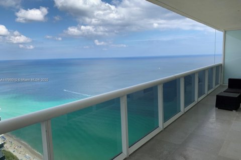 Condominio en alquiler en Hallandale Beach, Florida, 2 dormitorios, 135.45 m2 № 1696718 - foto 4