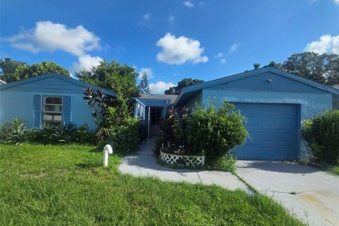 House in Sarasota, Florida 3 bedrooms, 116.5 sq.m. № 2299742