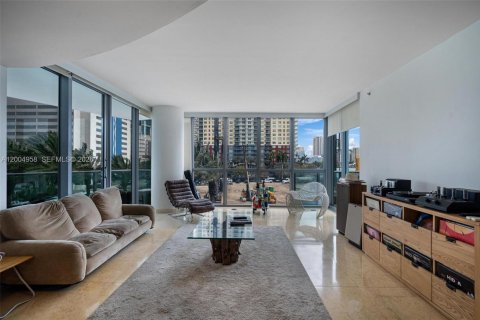 Condo in Miami, Florida, 2 bedrooms № 2091340