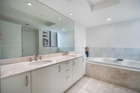 Купить кондоминиум в Майами, Флорида 2 спальни, 135.64м2, № 2091340 - фото 16