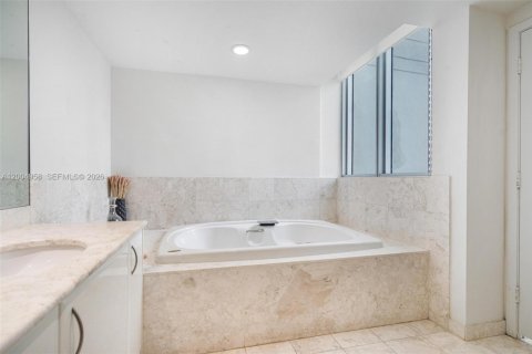 Купить кондоминиум в Майами, Флорида 2 спальни, 135.64м2, № 2091340 - фото 17