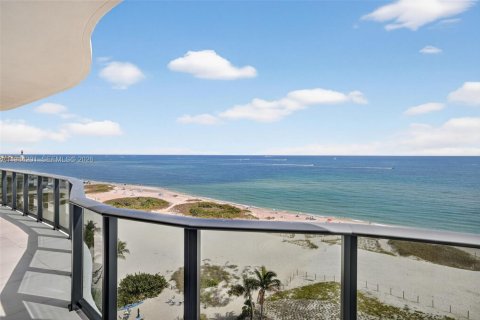 Condo in Pompano Beach, Florida, 4 bedrooms  № 2027323 - photo 5