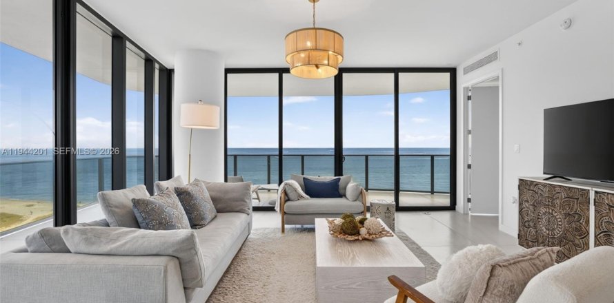 Condo in Pompano Beach, Florida, 4 bedrooms  № 2027323