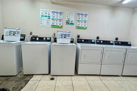 Condominio en venta en Miami, Florida, 2 dormitorios, 80.45 m2 № 2002405 - foto 25