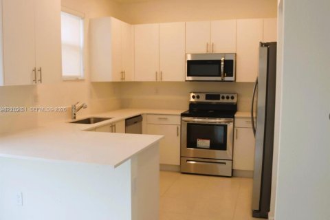 Adosado en venta en Homestead, Florida, 3 dormitorios, 133.97 m2 № 2432018 - foto 5