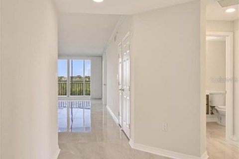 Copropriété à louer à Sarasota, Floride: 2 chambres, 149.39 m2 № 2103177 - photo 5