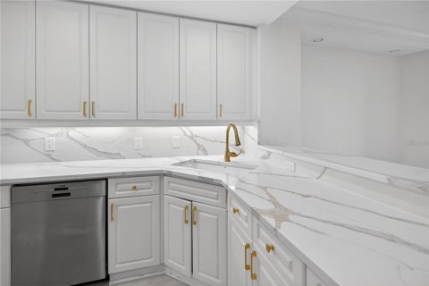 Copropriété à louer à Sarasota, Floride: 2 chambres, 149.39 m2 № 2103177 - photo 7